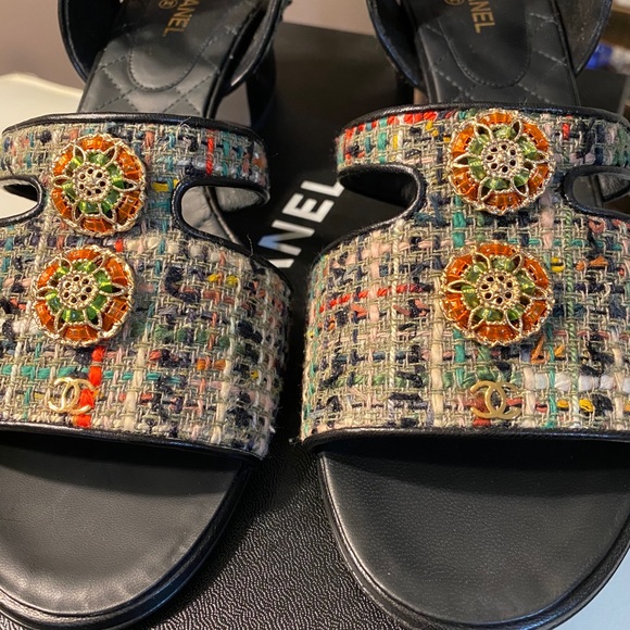 Chanel tweed and Leather sandals. - Picture 5 of 13